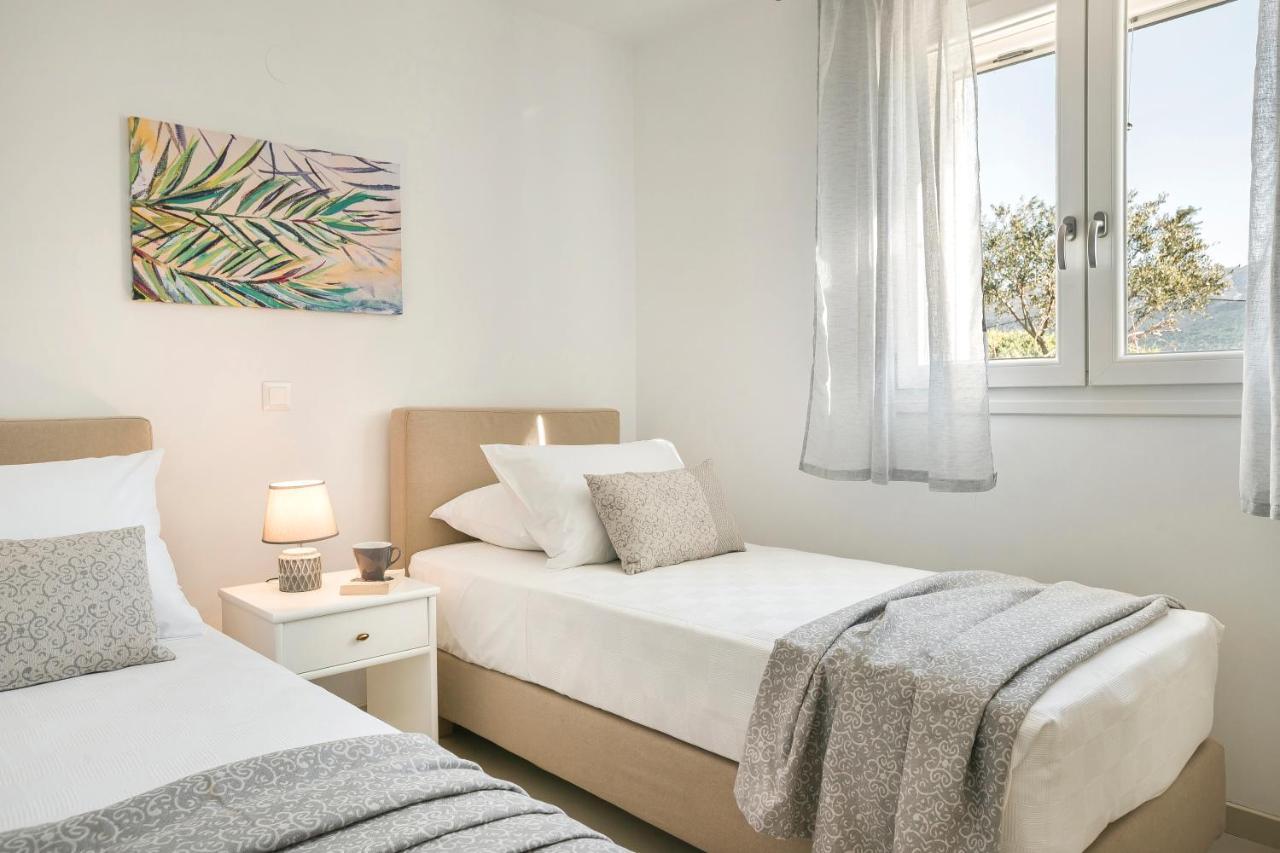 Apollonides Seafront Villa1 Aoede 릭수리 외부 사진